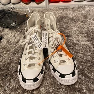 Off-White sneakers size8 in men/Womens10